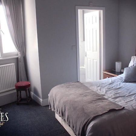 Hotel The Vines Liverpool Esterno foto
